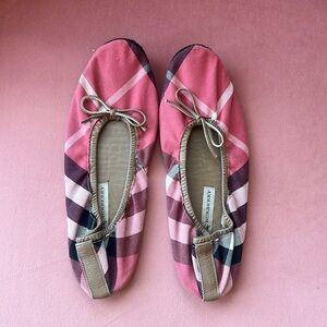 Burberry pink house slippers sz L